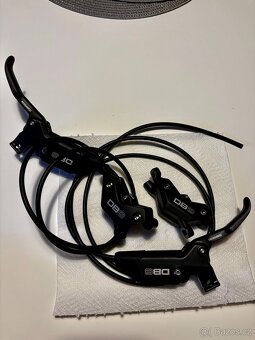 Brzdy SRAM DB8 4 pístkové - 7