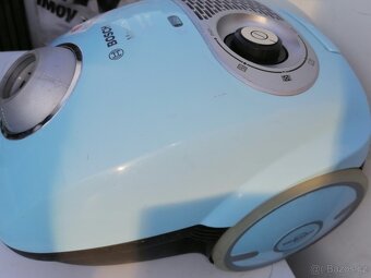 Sáčkový vysavač Bosch 1300 Wattů - 7