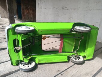 Staré šlapací auto Moskvic, cenu nabidnete - 7