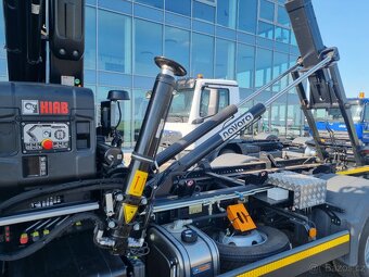 IVECO 180E28 RUKA HIAB 088 + NOSIČ KONTEJNERU 10T - 7