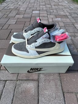 Air Jordan 1 Low Travis Scott Reverse Mocha - 7