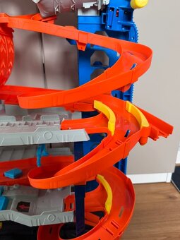 Prodám Hot wheels garáž s drakem - 7