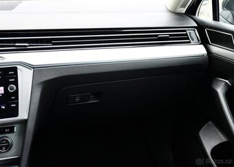 Volkswagen Passat 2.0TDi COMFORTLINE DSG ACC 1M - 7