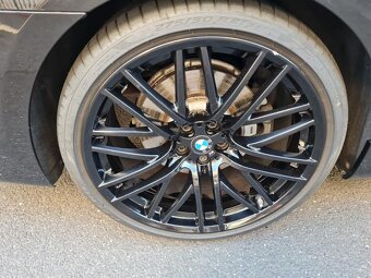 BMW 740i - 7
