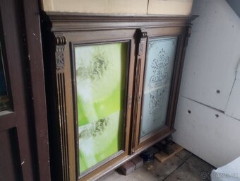 Starý kredenc a skříně na renovaci - 7