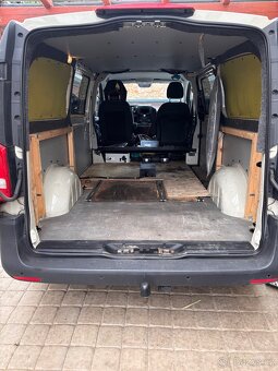 Prodám Mercedes Benz Vito dlouhá verze se spaním - 7