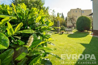 Prodej vícegeneračního rodinného domu se zahradou - 7