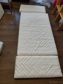 Dětské rostoucí postele a stolek s židličkami - 7