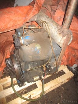 Nepojízdný smykový nakladač - 7