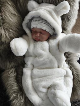 Bílá, chlupatá kombinéza pro novorozence - 7