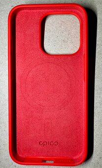 5 krytů na iPhone 15 Pro – Apple, Karl Lagerfeld, Epico,UNIQ - 7
