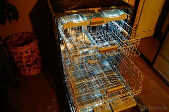 Miele nerezová vestavná myčka G 6515 Sci XXL, tři koše - 7