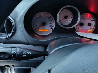 Toyota RAV4 r.v 2.0 benzín r.v 2006 - 7