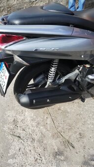 2011 Honda pcx 125 najeto okolo 27 tis.km - 7