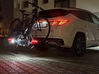 Nosič na tažné na 2 elektrokola s led dynamickými světly - 7
