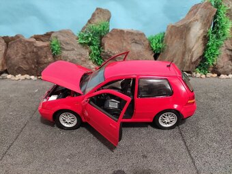 Prodám model 1:18 volkswagen golf 4 GTi - 7