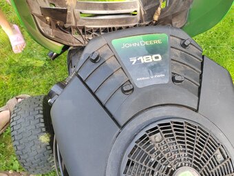 Zahradni traktor John Deere X155R - 7