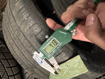 Pneu 235/45 R18 - 7