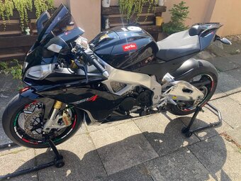Aprilia RSV4 - 7