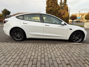TESLA MODEL 3 SR+ 08/2021 74134KM SOH 92% BÍLÝ INTERIÉR - 7