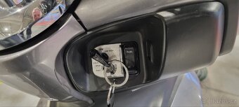 Skútr Honda 125PCX - 7