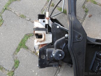 MAZDA 2 ZADNI NÁRAZNÍK NA MODEL 2003-2007 - 7