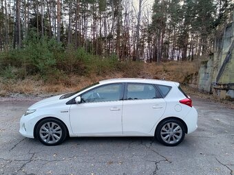 Toyota Auris Hybrid 1.8 rok 2013, Servis jen Toyota - 7