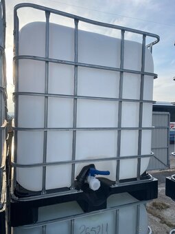 Prodám IBC nádrže na vodu objem 1000 litrů - 7