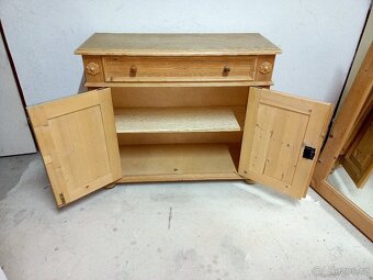 Prodám hezkou sestavu z masivu-komoda,věšák,zrcadlo. - 7