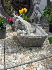 Zahradní dekorace- Květník Koťata v košíku - 7