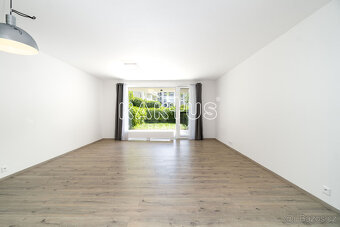 Pronájem bytu 4+kk (116m²) s předzahrádkou v novostavbě na u - 7