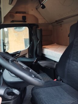 Mercedes Benz Actros - 7