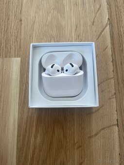 AirPods 4 generace - 7