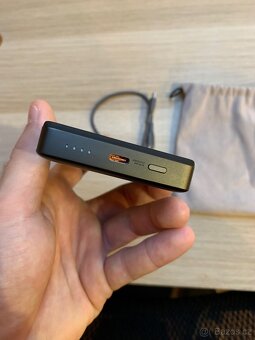 iPhone XR 64GB + příslušenství - 7
