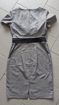 Dámské pouzdrové šaty Orsay - 7