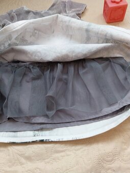 Nádherné sváteční šaty se srnkami, Next, vel. 86 - 7