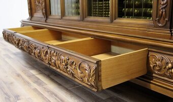 Starožitná neorenesanční knihovna na lvích tlapách - 7