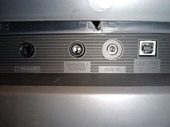 Yamaha PSR-E373 + stojan - 7