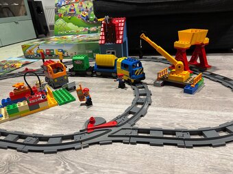 Lego duplo vlak s železničním mostem a s přejezdem - 7