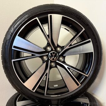 VW GOLF VIII 8 BAKERFIELD 5x112 R18 ET51+LETNÍ 225/40R18 5mm - 7