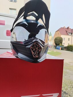 Prodám helmu, přilbu na motorku LS2 vel M - 7