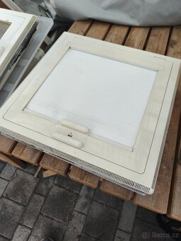 Střešní okno do karavanu - 7