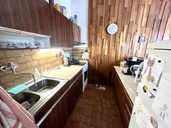 Prodej bytu 4+kk, včetně garáže, dílny a menší zahrady v Par - 7