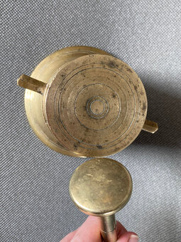 Starý mosazný hmoždíř 11 cm s tloukem - 7