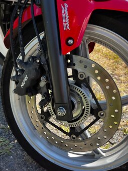 Honda CBR250R – ideální motorka pro začátečníky a ženy - 7