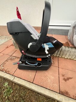 Kočárek a autosedačka - 7