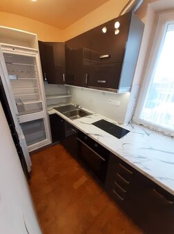 2+kk,65m2 v RD, P 9, 2NP, vyhr. park., dobíječ elektromobil - 7