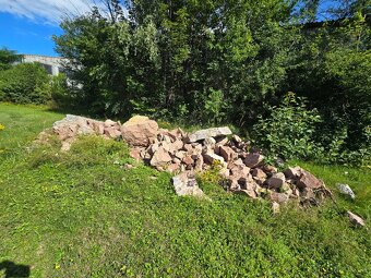 Kámen na stavbu jezírka, solitérní kameny - 7