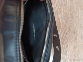 Kabelka Calvin Klein s popruhem - 7