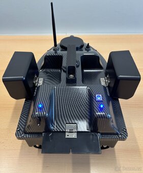 CARBON Tříkomorová loďka GPS s baterií 12000mAh včetně obalu - 7
